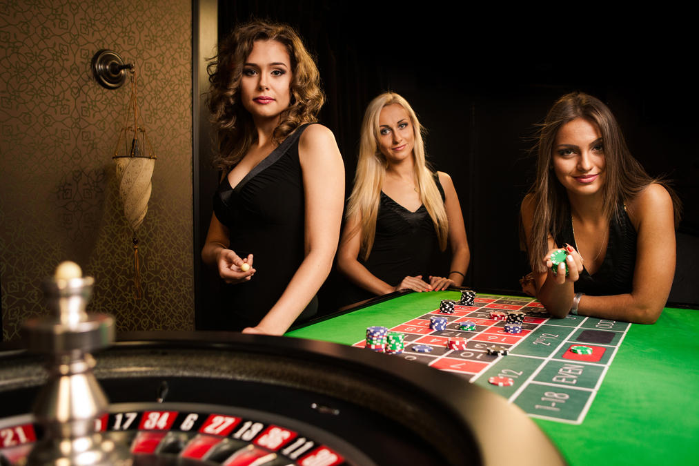 Live Poker Strategies to Use at Online Casinos